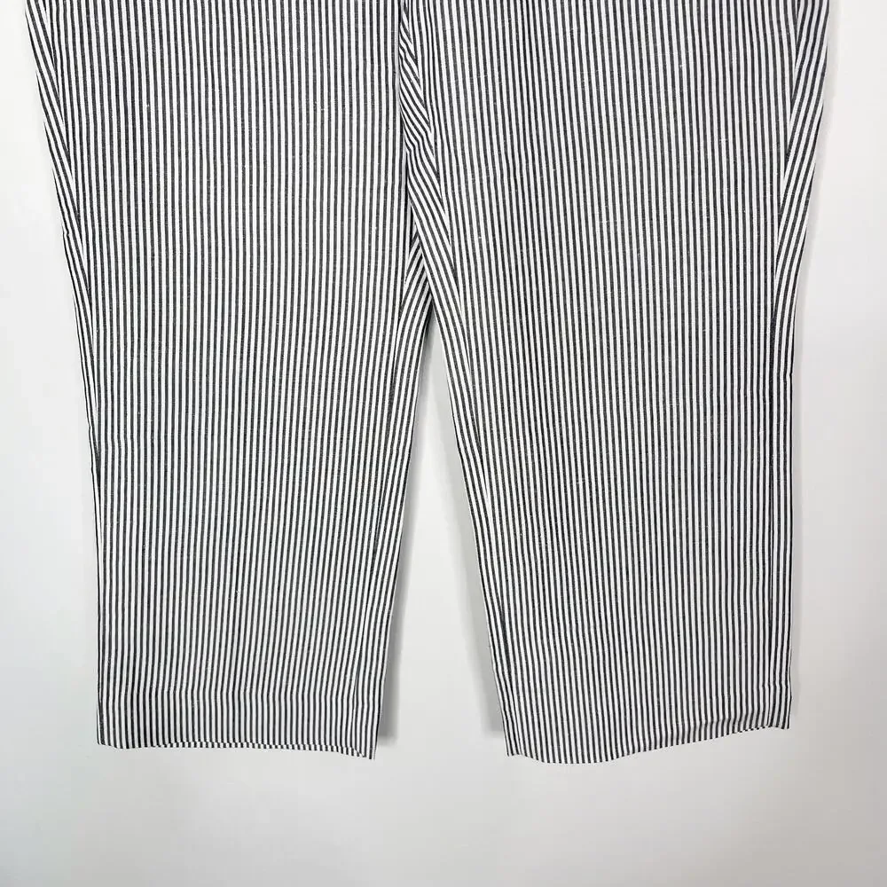 Banana Republic Womens 4P Petite White Blue Logan Seersucker Stripe Cropped Pant